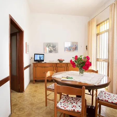 Casa Igea Al Mare 26 Apartment *